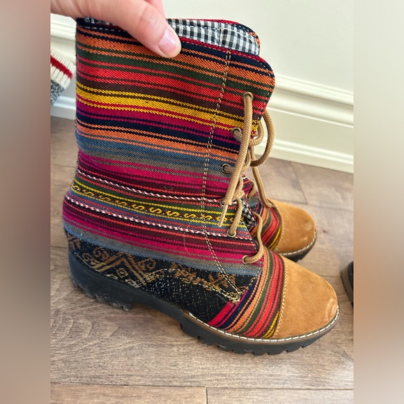 Peruvian handmade boots, extremely comfy, light wear on toes, size 38 fits 39 - Picture 2 of 5